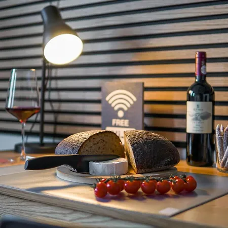 Homefy Studio Sky - Free Parking - Elevator - Desk - Netflix Essen Esterno foto