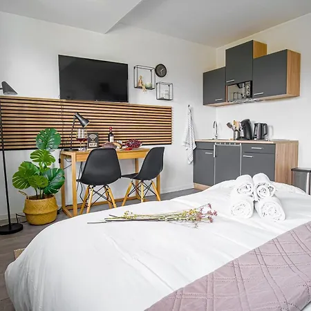 Homefy Studio Sky - Free Parking - Elevator - Desk - Netflix Essen Esterno foto